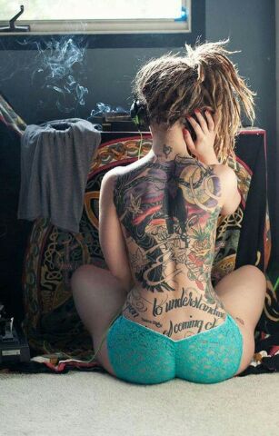 Hermosas tatuadas que despiertan mi costado lesbico