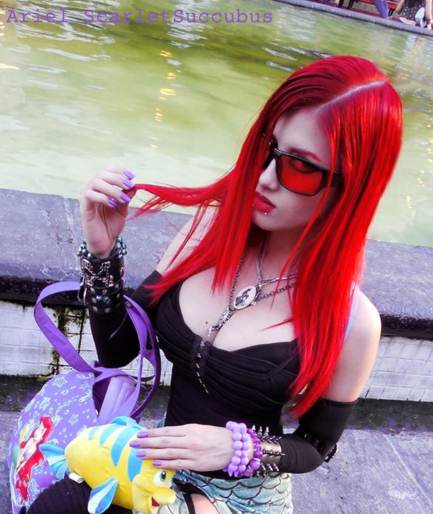 Ariel Scarlet Succubus(cosplayer).
