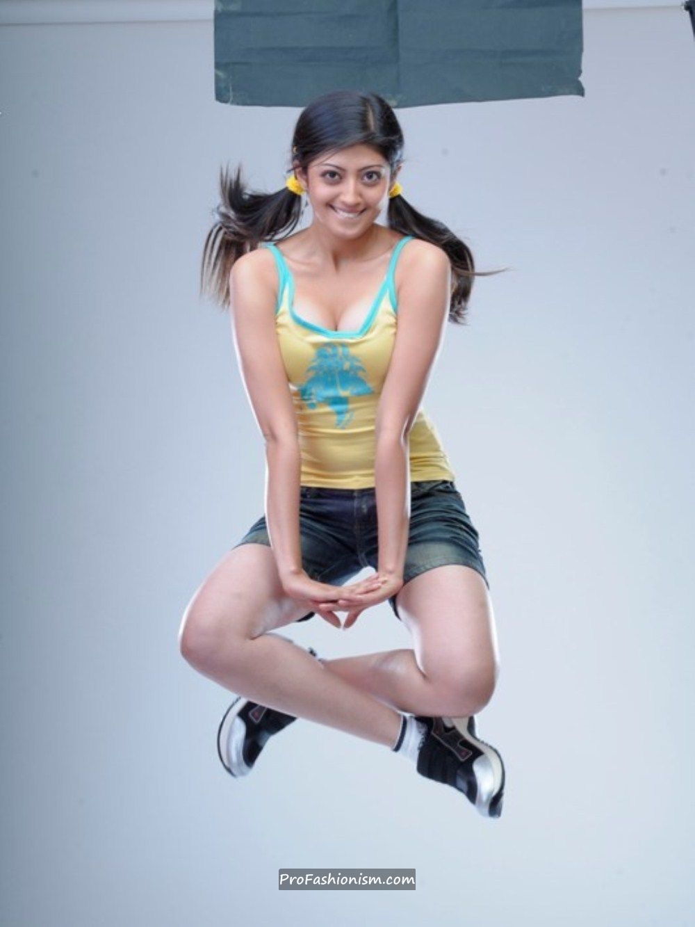 Actress Pranitha Stunning Photoshoot Stills 13 images AbcWddb7