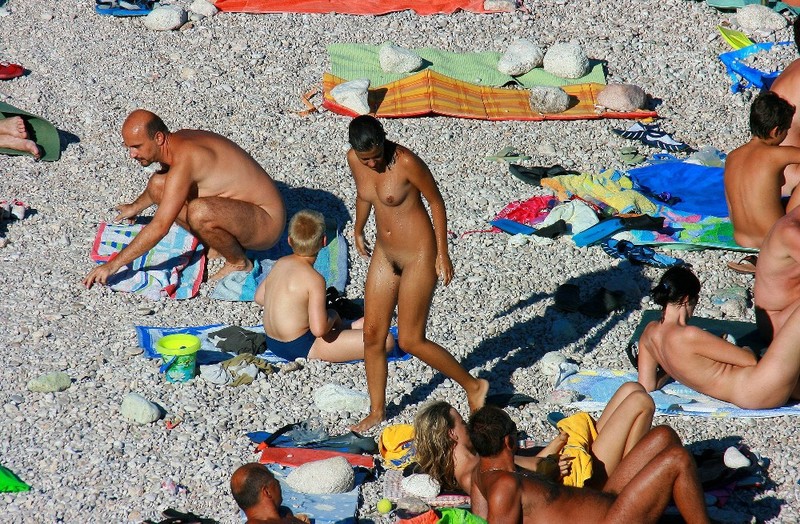 Teens inocentes en playa nudista