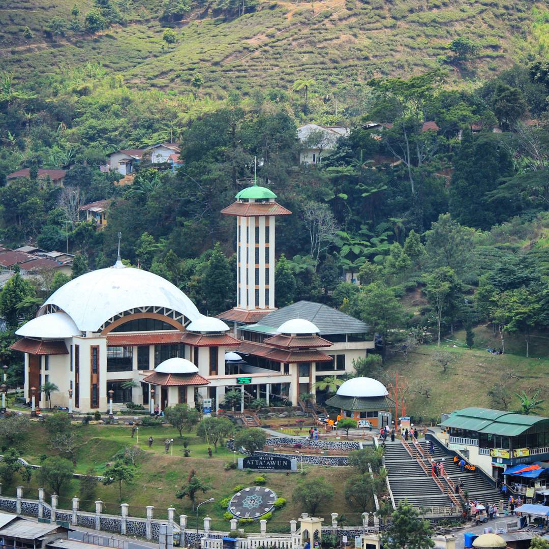 Wisata Religi: Melihat Lebih dekat Masjid Atta'awun Puncak Bogor