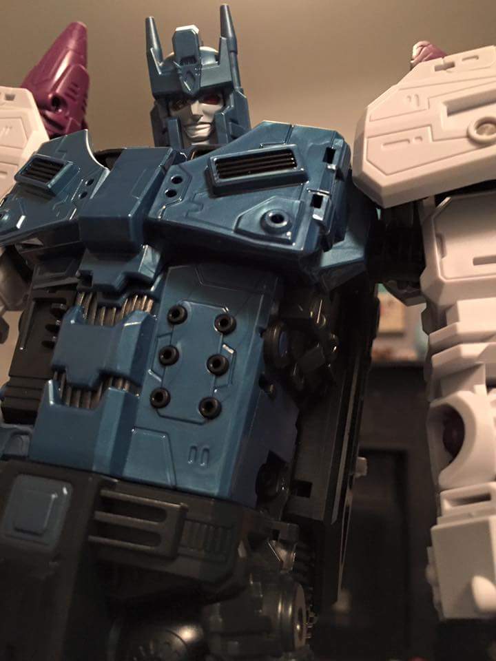 [Mastermind Creations] Produit Tiers - R-17 Carnifex - aka Overlord (TF Masterforce) - Page 3 ApBLiZLp