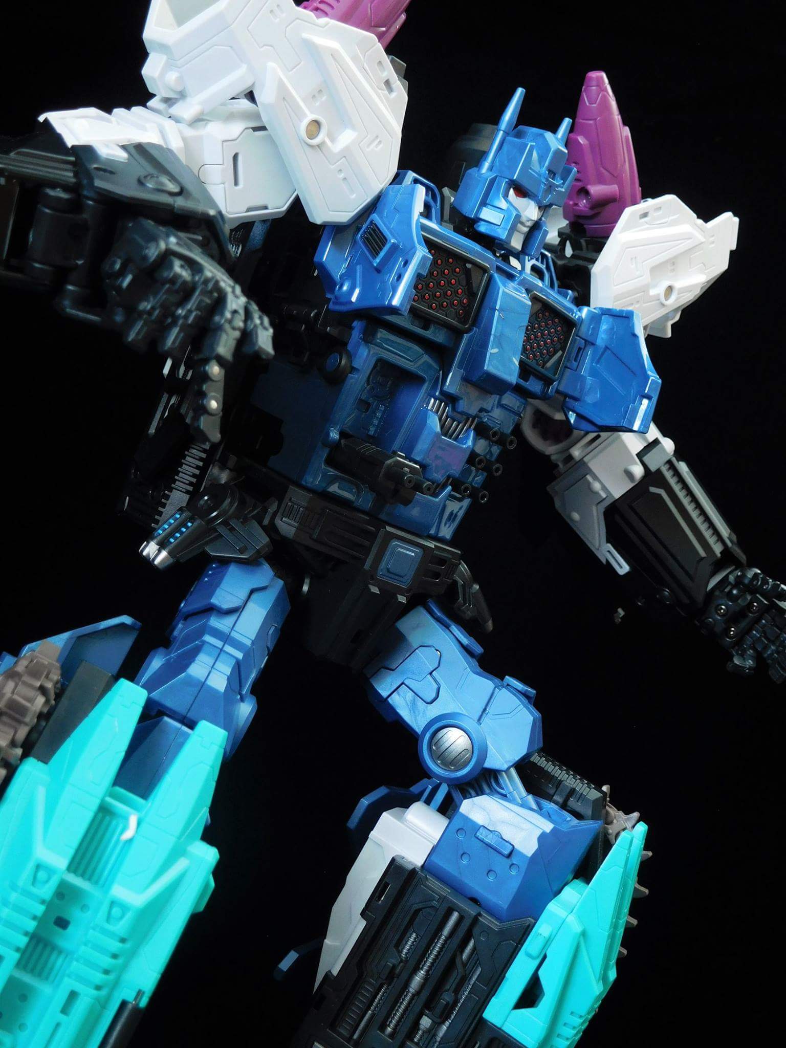 [Mastermind Creations] Produit Tiers - R-17 Carnifex - aka Overlord (TF Masterforce) - Page 3 RKaNLCfw