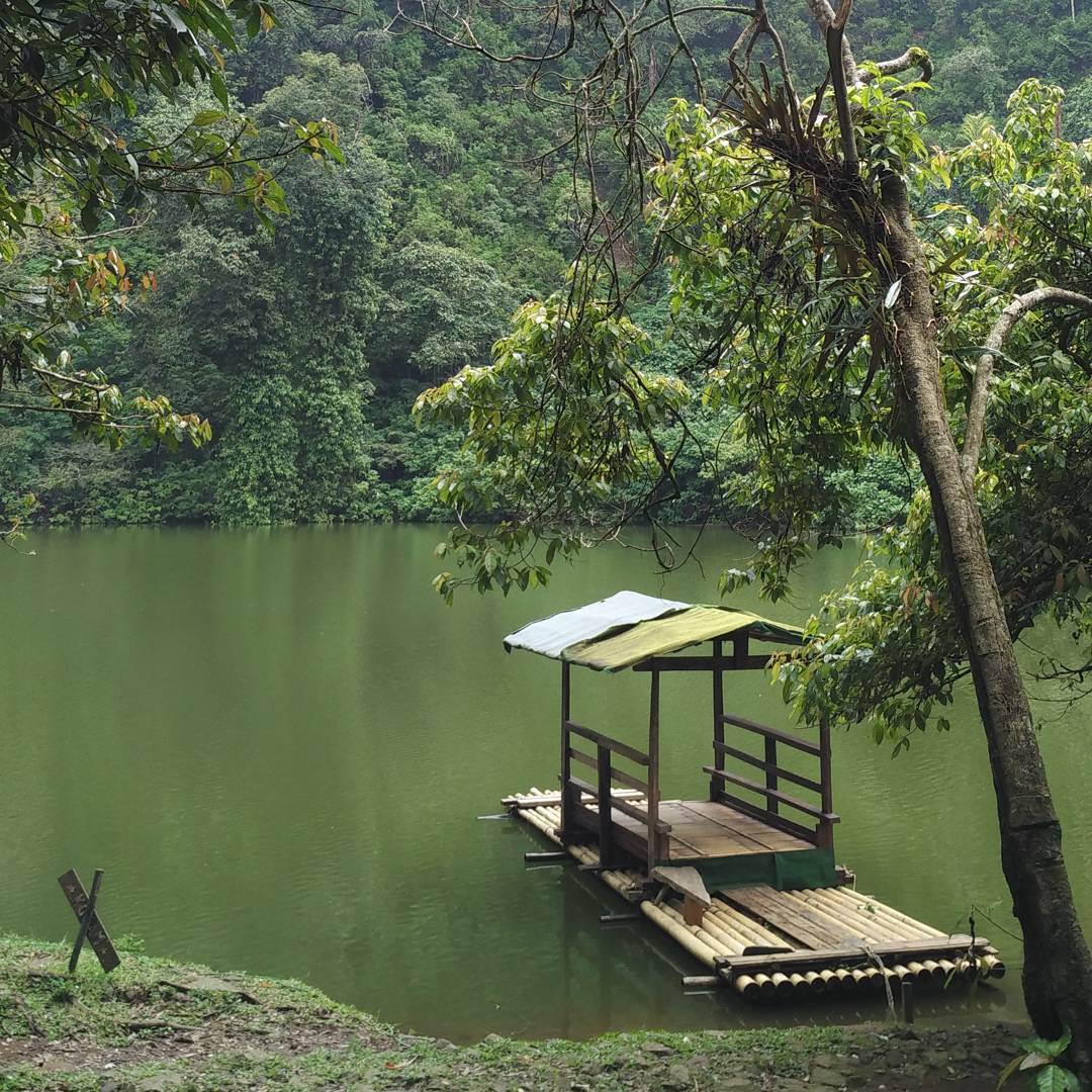 Wisata Bogor: Pesona Alam & Sejarah Danau Telaga Warna Puncak Pass Bogor