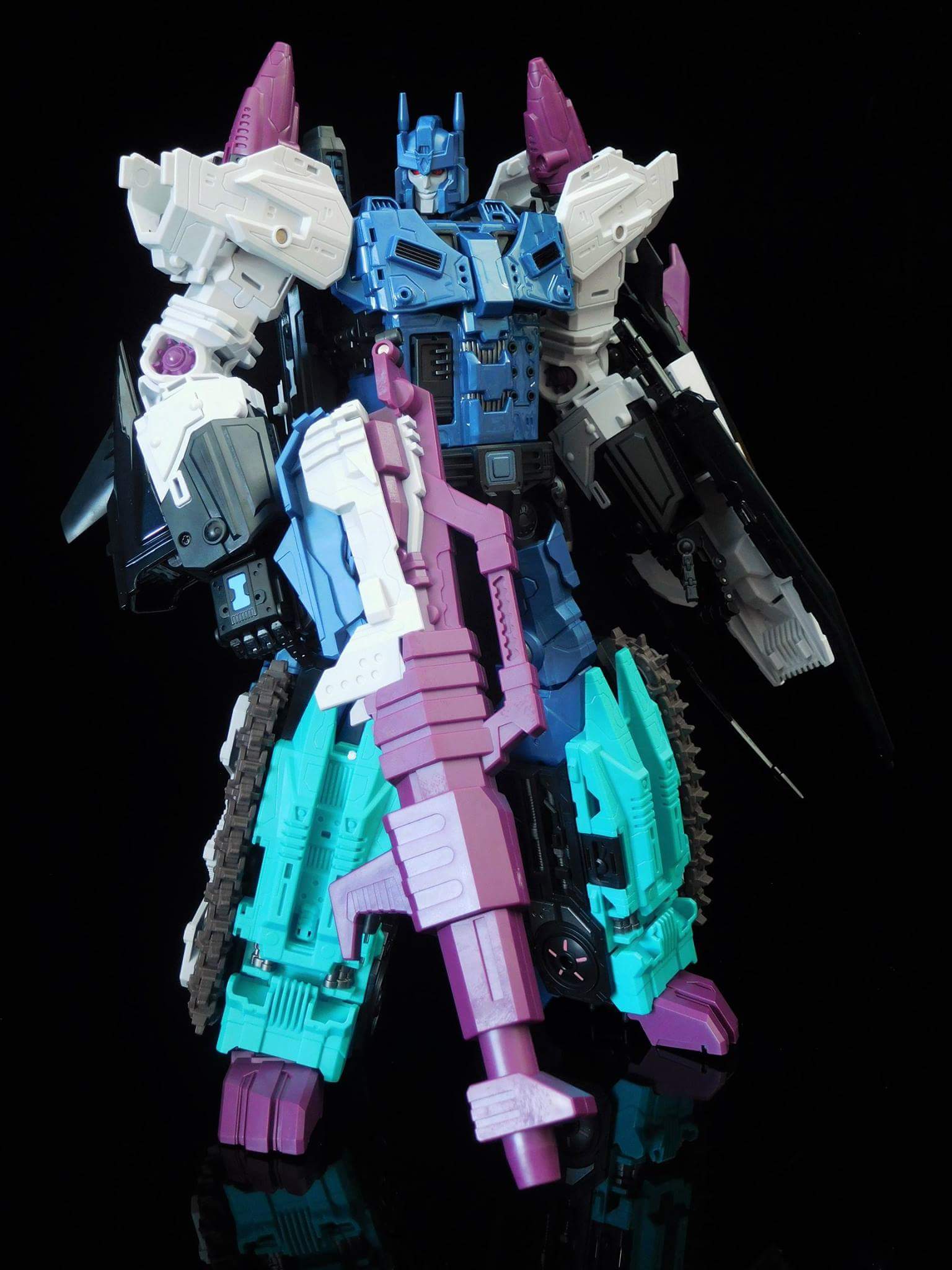 [Mastermind Creations] Produit Tiers - R-17 Carnifex - aka Overlord (TF Masterforce) - Page 3 UHGGcVcK