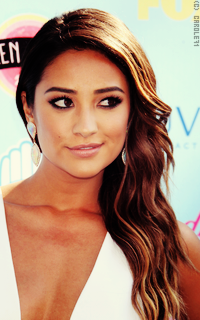 Shay Mitchell LMwBwjrY