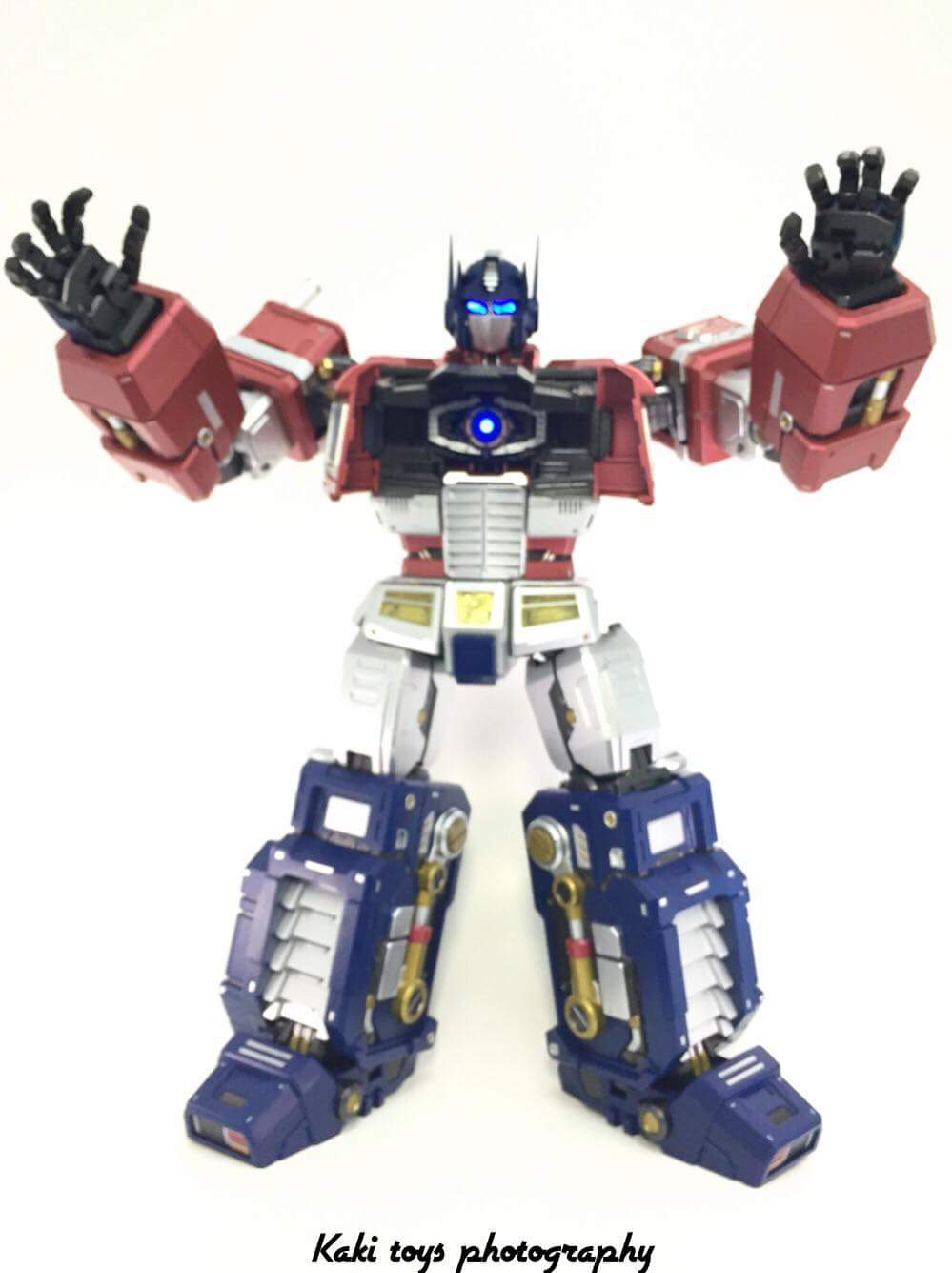 Figurines Transformers G1 (articulé, non transformable) ― Par ThreeZero, R.E.D, Super7, Toys Alliance, etc - Page 4 MygnqAxk