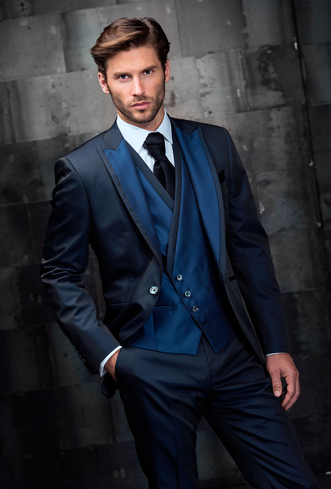 MALE MODELS IN SUITS
